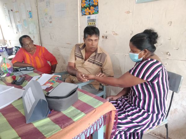 "Divisional Secretariat to your village"....mobile service in Homagama (2022-12-10)